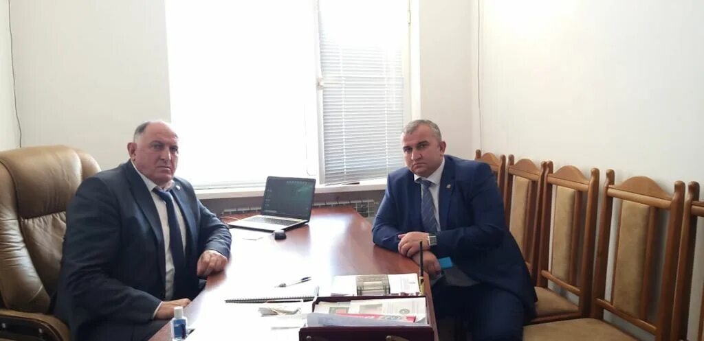 Абдулмуслимов абдулмуслим мухудинович. Вице премьер дагестана абдулмуслимов абдулмуслим. абдулмуслим магомедович дгу. курбаналиев абдулмуслим магомедович. курбаналиев абдулмуслим магомедович депутат.