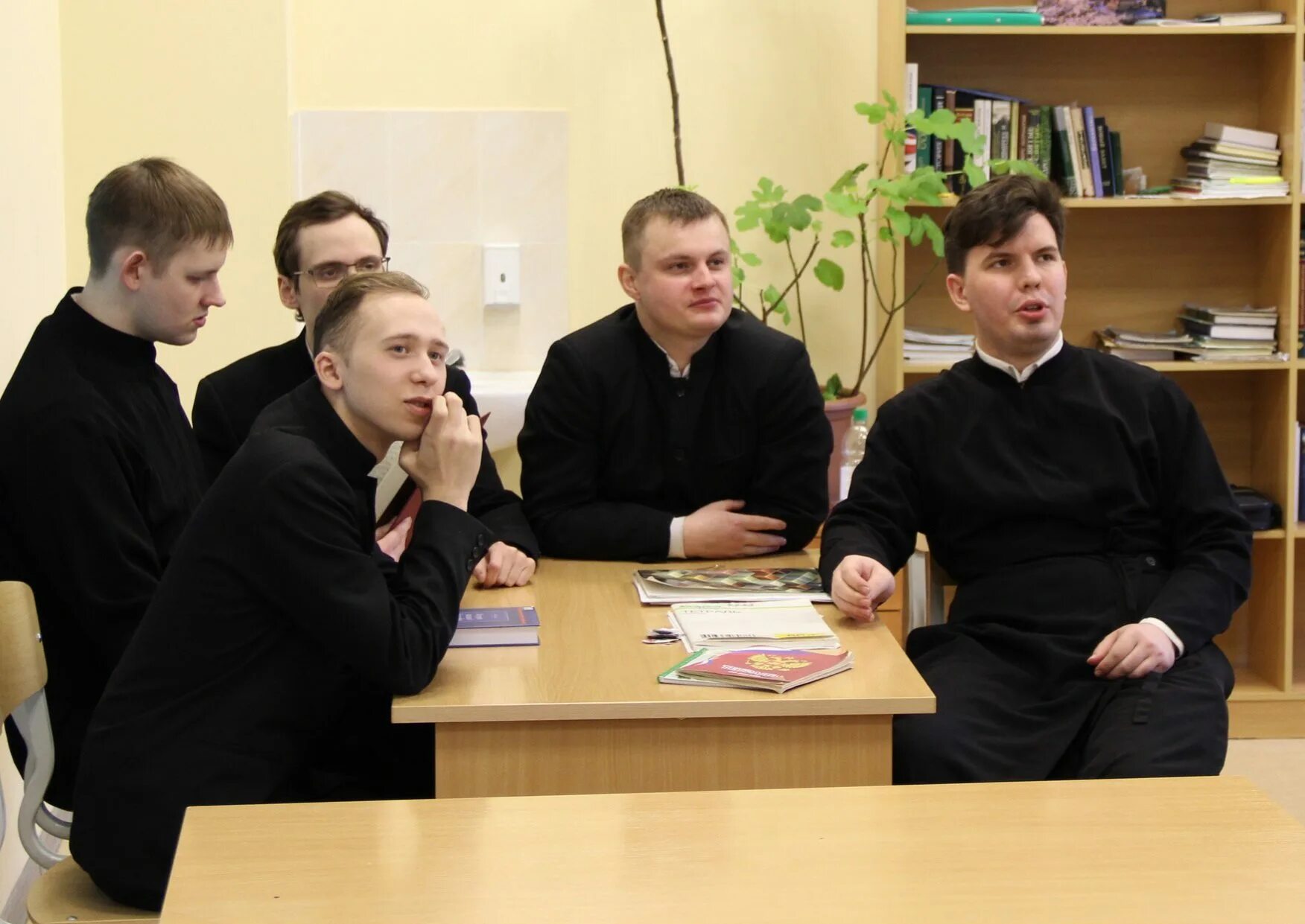Екатеринбургская духовная семинария логотип. Свердловское духовное училище. Духовное училище екатеринбург. Духовная практика в екатеринбурге. Екатеринбургская духовная семинария выпуск.