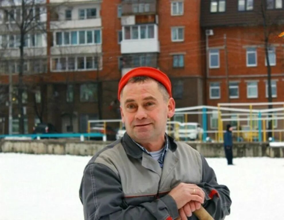 Дворник бухарин ижевск. Семён бухарин дворник художник. Дворники ижевск. Уфимский дворник юра. Дворник бухарин ижевск.