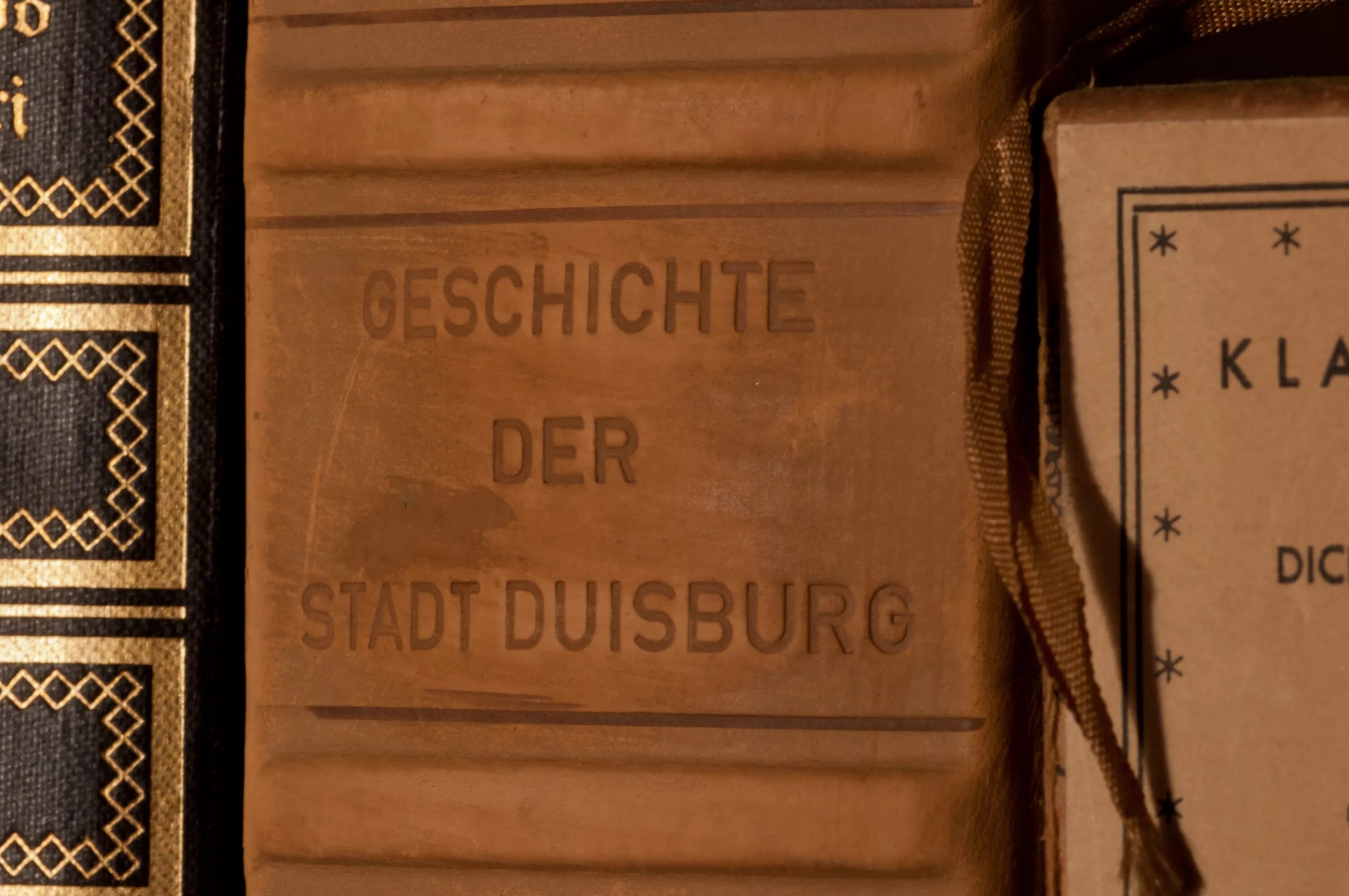 Род у geschichte. Geschichte перевод. Яzitate der klassiker ueber die deutsche. Die sprache die die deutschen sprache кроссворд ответы. Geschichte перевод.