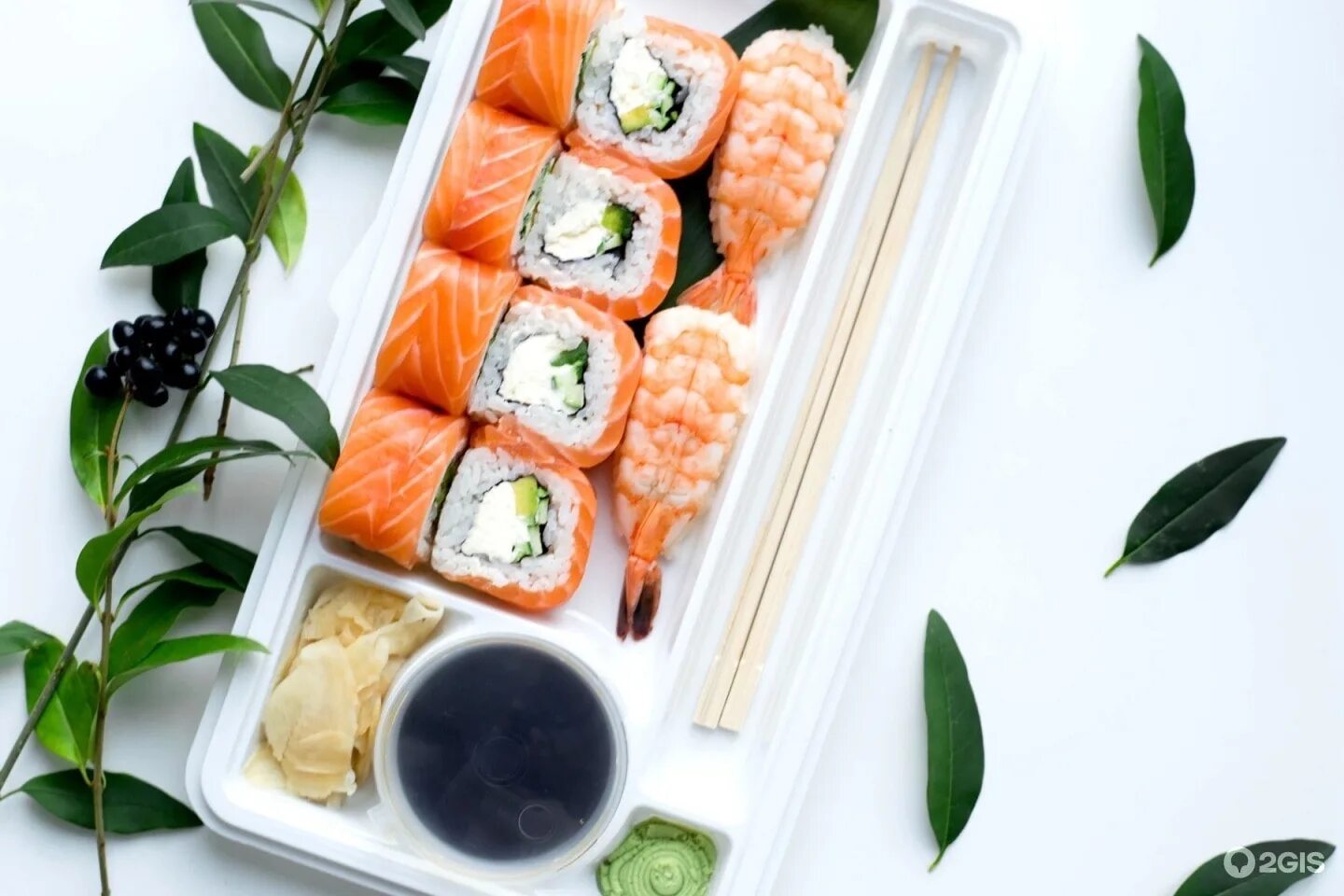 Роллы в пост. Суши и роллы. красивые роллы. суши роллы вид сверху. вкусные роллы.