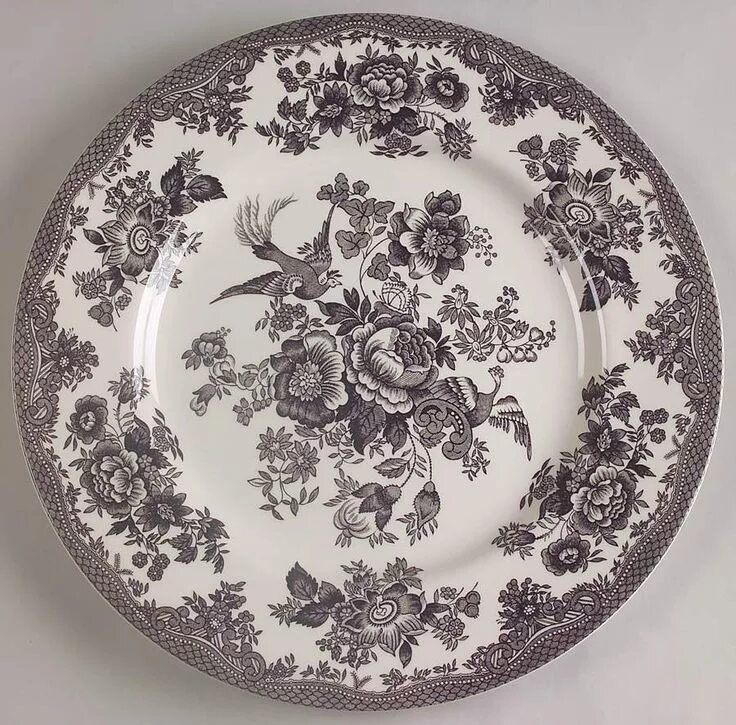 Royal bonе china ванетта. Royal stafford. Клейма фарфора royal stafford. Фаянс в доме. 'royal stafford клейма по годам.