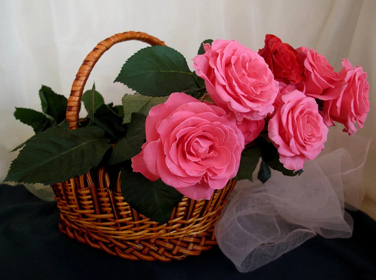 Доброе утро любимая розы. Цветы для настроения. Букет цветов для настроения. Букетик цветов для настроения. Цветы в корзинке открытка.