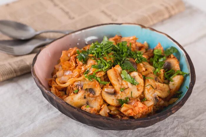 Тушёная капуста с грибами. Вкусный и простой постный, вегетарианский рецепт! - Y