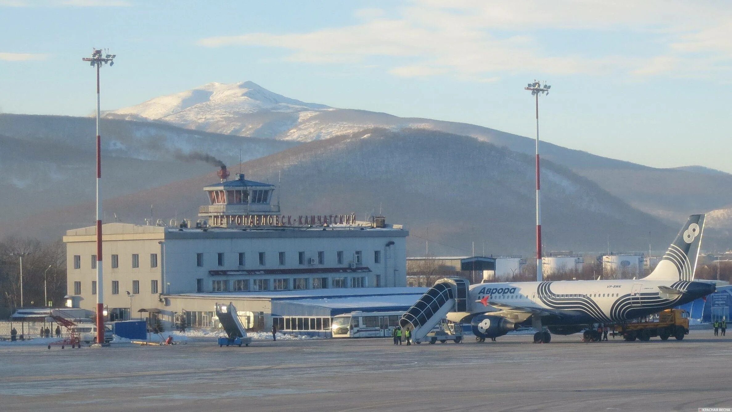 Аэропорт елизово сайт. Аэродром Петропавловск-Камчатский Елизово. Город Петропавловск-Камчатский аэропорт. Аэропорт Петропавловска на Камчатке. Елизово аэропорт Елизово.