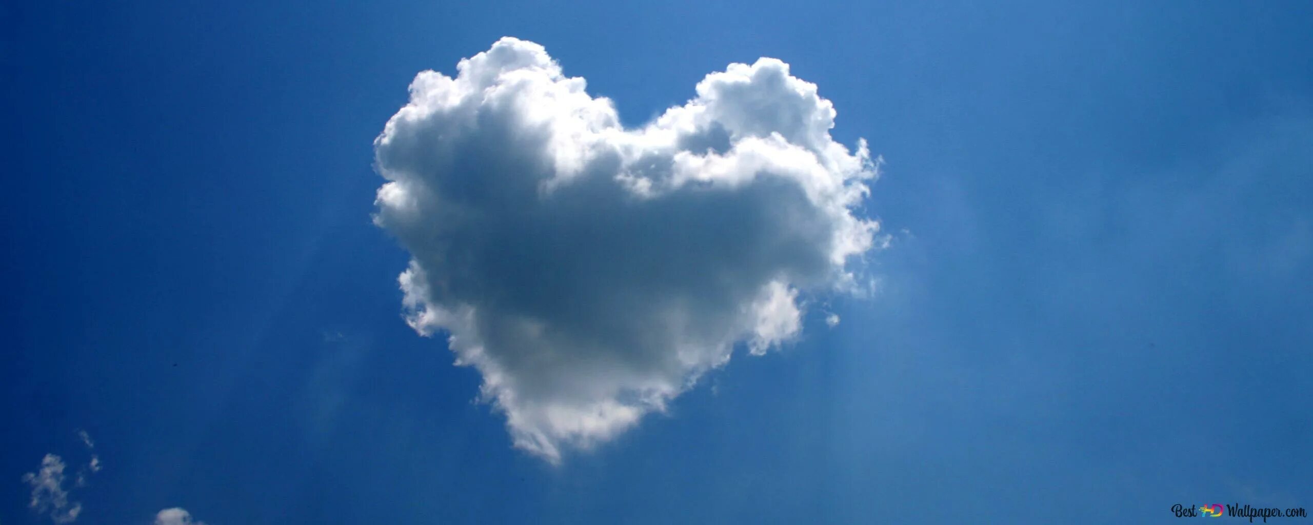 Облако в виде сердца. Облако в виде сердечка. Красивые облака. Сердечко в небе.
