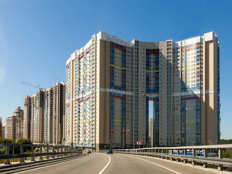 Спасский мост москва. Жк спасский мост квартиры. Жк красная горка люберцы. Комстрин застройщик пойма. Жк спасский мост красногорск фото.