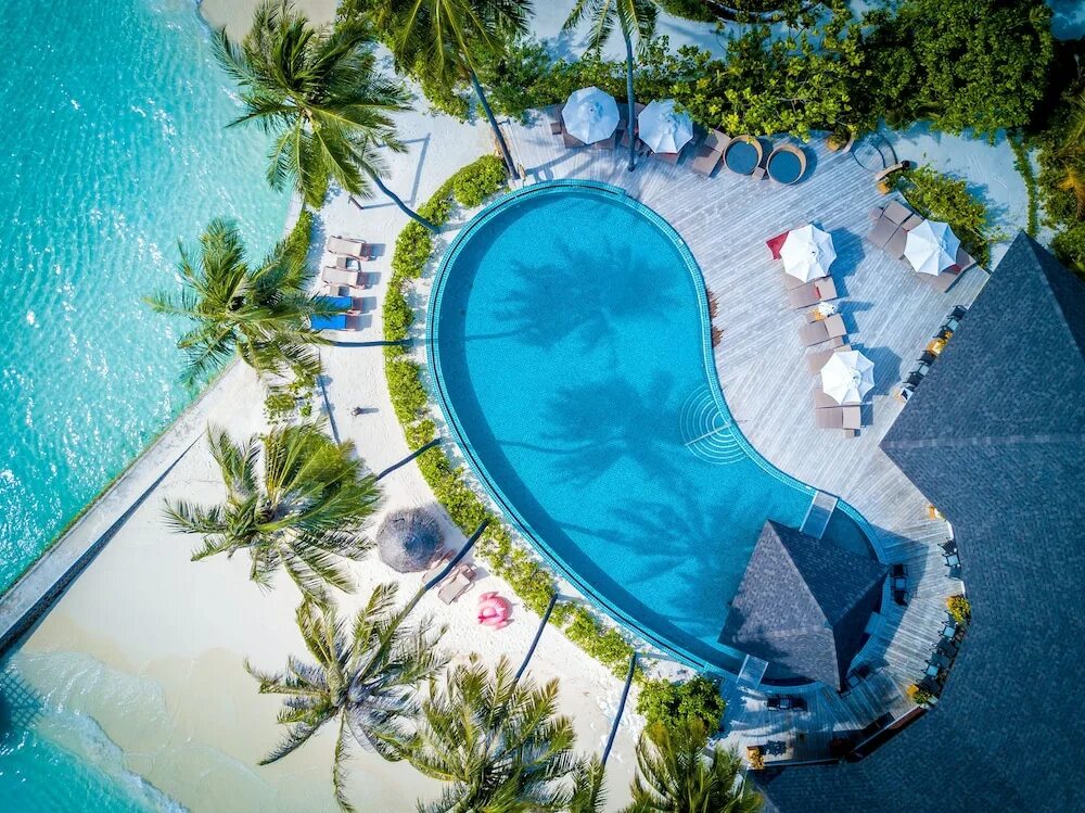 Centara grand island resort. Мальдивы Centara Grand. Centara Grand Island Resort Spa Maldives. Centara Grand Island Resort & Spa 5*. Мальдивы отель Сентара.