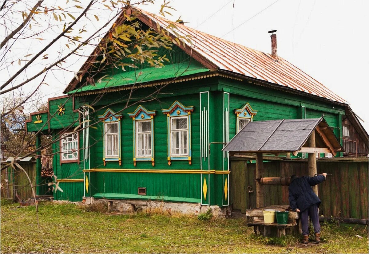 Советский дом в деревне. Старинный деревянный дом. Деревенский дом. Деревянный деревенский домик. Сельский домик.