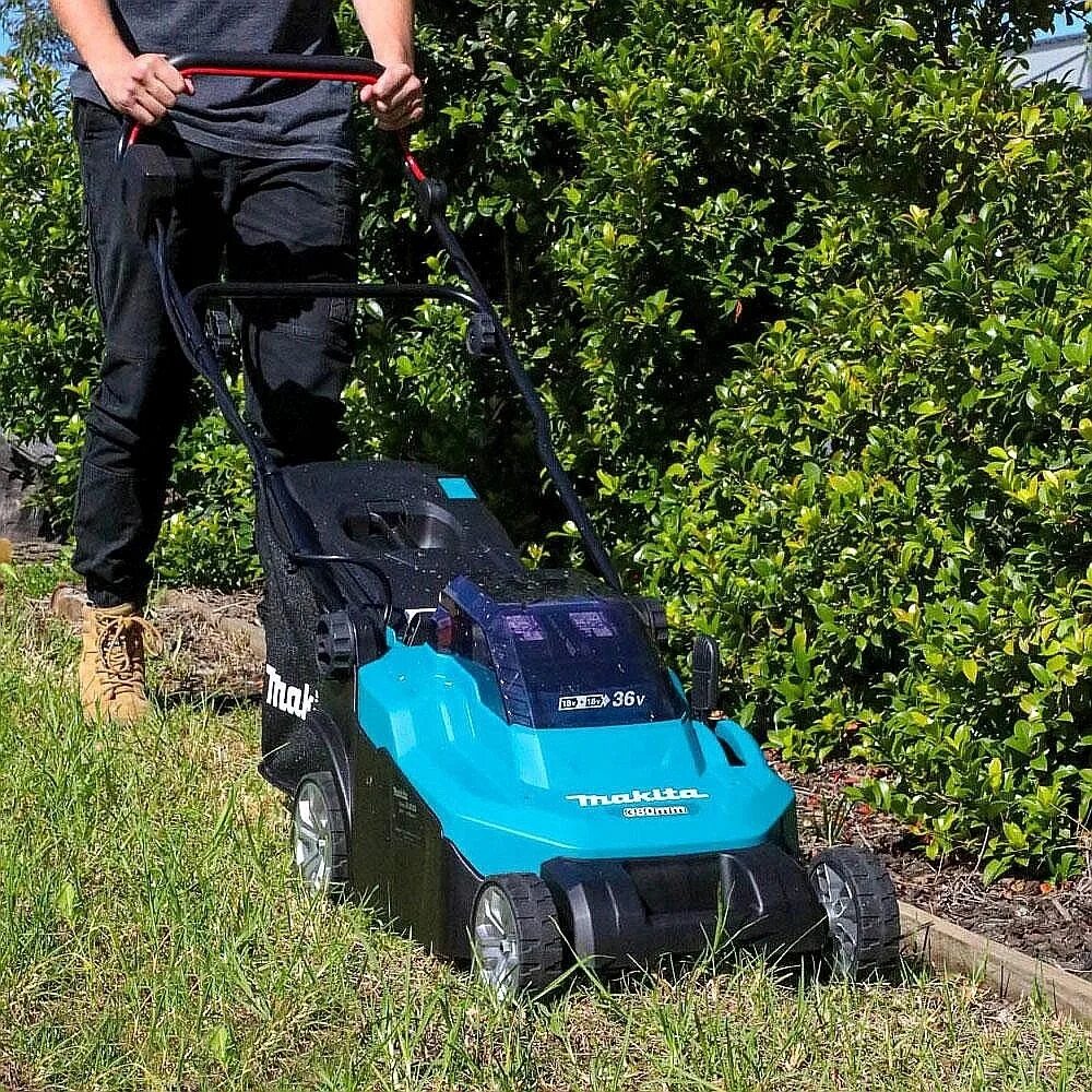 Аккумуляторная газонокосилка makita ключ. Газонокосилка makita dlm382pm2. Makita dlm330rt,. Газонокосилка электрическая макита аккумуляторная. Травокосилка макита аккумуляторная газонокосилка makita.