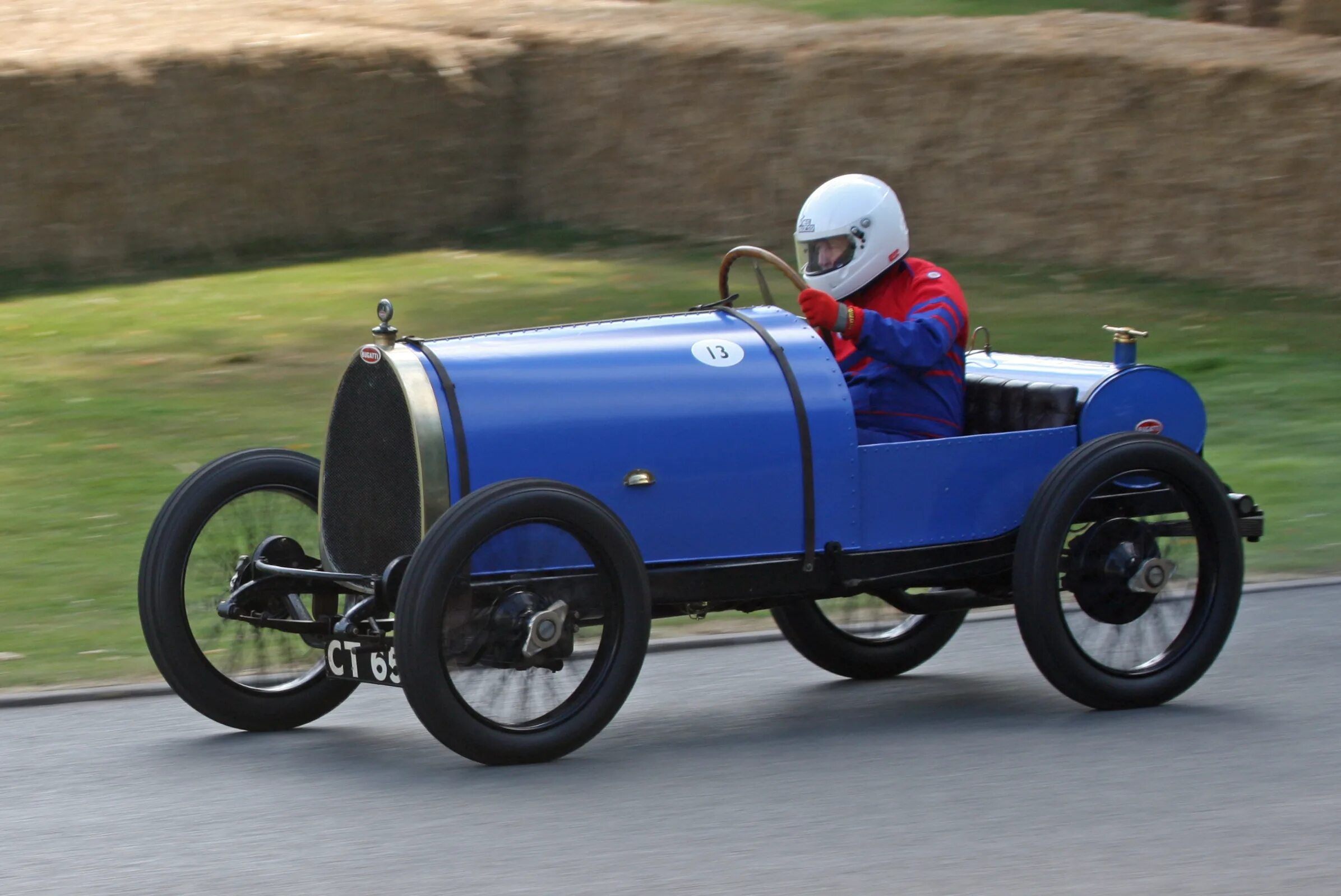 Самую первую включи. Bugatti Type 13. Bugatti Type 13 автомобили Bugatti. Бугатти 1921. 1 Автомобиль Бугатти.