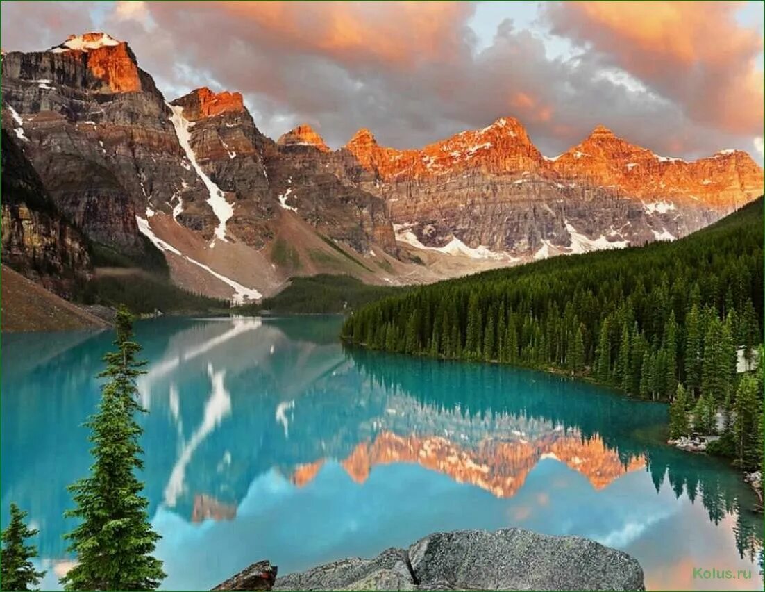 Удивительный вид природы. Озеро Морейн в Канаде. Национальный парк Банф, Канада. Ледниковое озеро Морейн, Канада. Озеро Морейн. Национальный парк Банф.