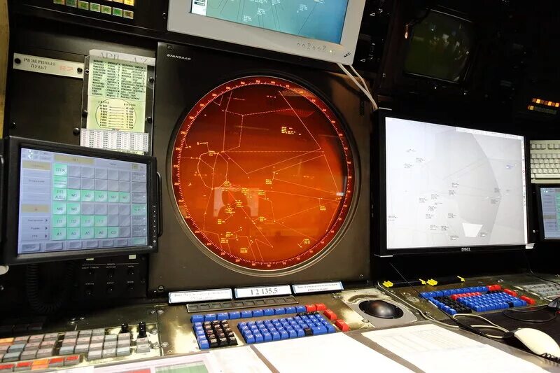 Корабль контроллер. Оператор локатора. Atc air traffic control. Самолет дрло а- 50у кабина. Радар подводной лодки.