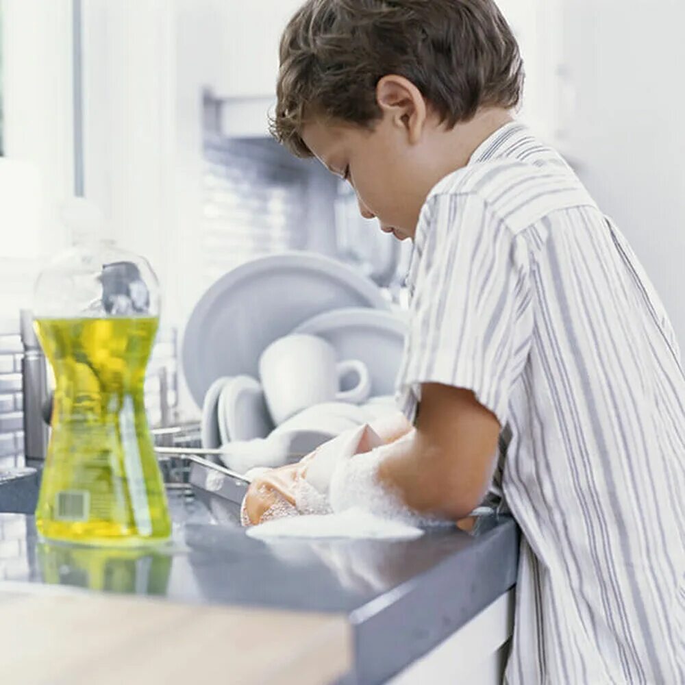 Do washing the dishes. Wash up the dishes. Do the washing up. To do the washing up. He to wash dishes