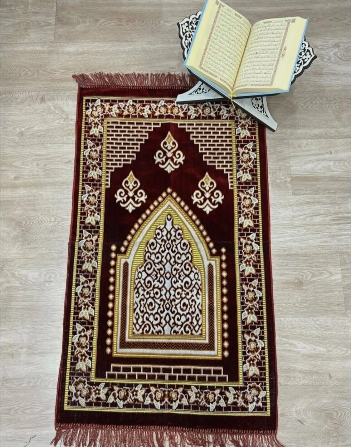 Мусульманский набор. Молитвенный коврик для намаза. Коврик для намаза и Коран. Намазлык подарочный. Исламский набор.