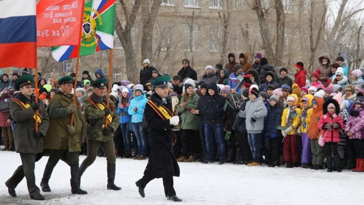 Погода п светлый светлинский. Техникум Светлинского района Оренбургской. Светлый Оренбургская область Светлинский район. Администрация Светлинского района Оренбургской области. Разные национальности Светлинский район.