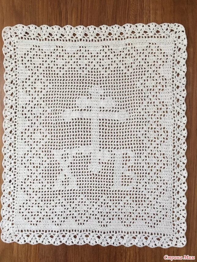 Пасхальная салфетка крючком в технике филейного вязания. Филейные салфетки пасхальные. Филейная салфетка к Пасхе. Пасхальные салфетки крючком. Вязаная салфетка к Пасхе.