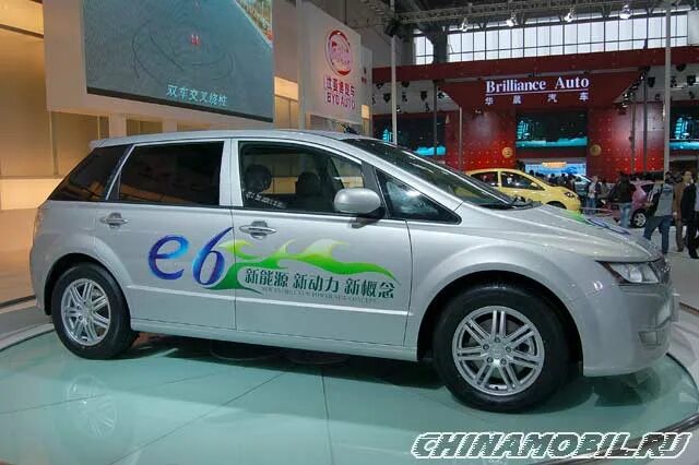 Byd купить в ташкенте. BYD e6 электромобиль. Китайский электрокар BYD. BYD электромобиль 2016. E2 BYD электромобиль багажник.