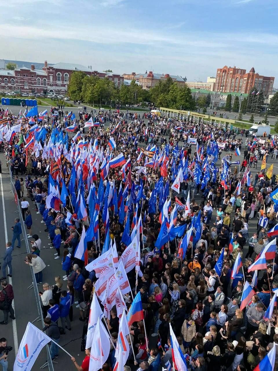 Мероприятия 18 сегодня. Митинг за мир. Митинг день России 2022. Россия и Донбасс вместе. Митинг в поддержку Донбасса.