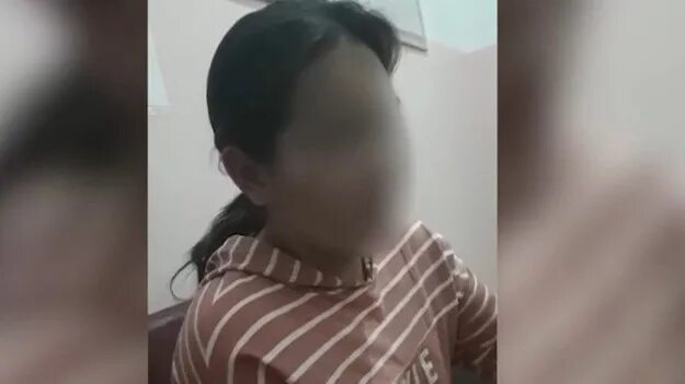 Отчим воспользовался. Надругался над падчерицей. насилие отчима и девочку. отчим надругался над девочкой.