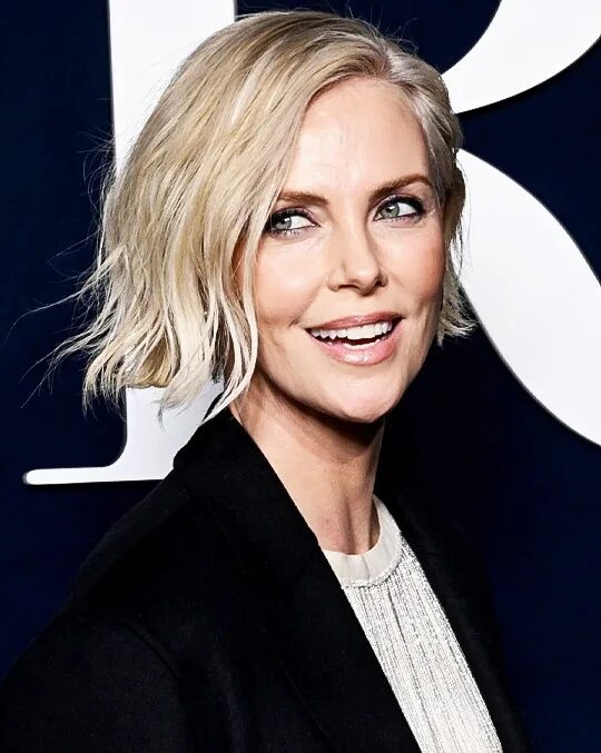 Charlize Theron cambia vita a 45 anni. Ha venduto la sua a Los Angeles