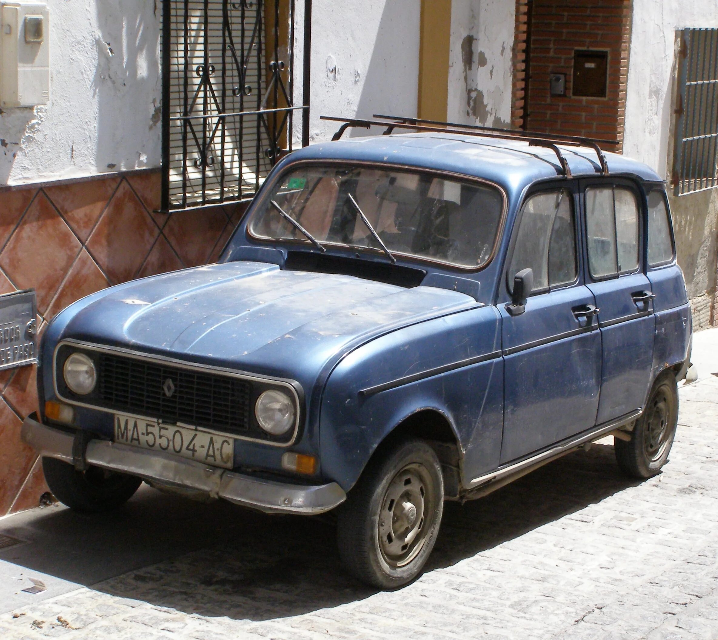 Рено 4*2. Рено 4 93. Рено 4 старый. Renault 4 1984. Рено 4 купить в россии