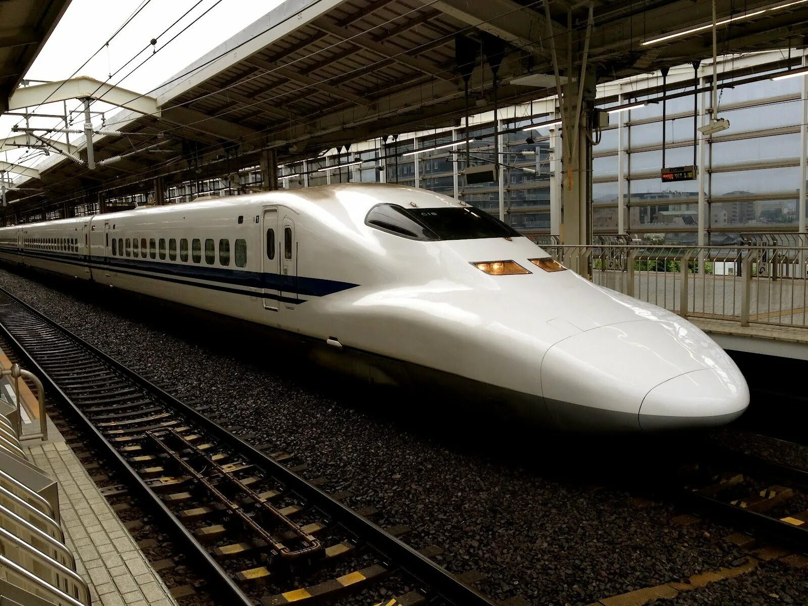 Есть ли скоростные поезда. Скоростной поезд Синкансен. Японский поезд Синкансен. Высокоскоростные поезда Япония, Shinkansen. Японский скоростной поезд Синкансэн.