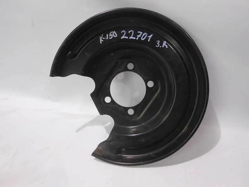 Задний тормозной пыльник киа рио 3. Пыльник тормозного диска kia rio. Пыльник переднего тормозного диска киа шума 2. Киа шума 2 задний кожух ступицы. Пыльник тормозного диска киа рио 3 задние.