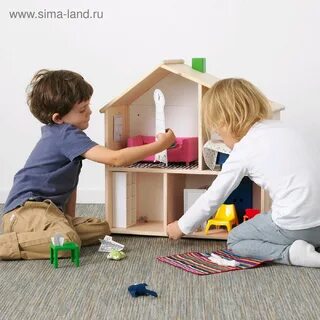 Дети собирают домик