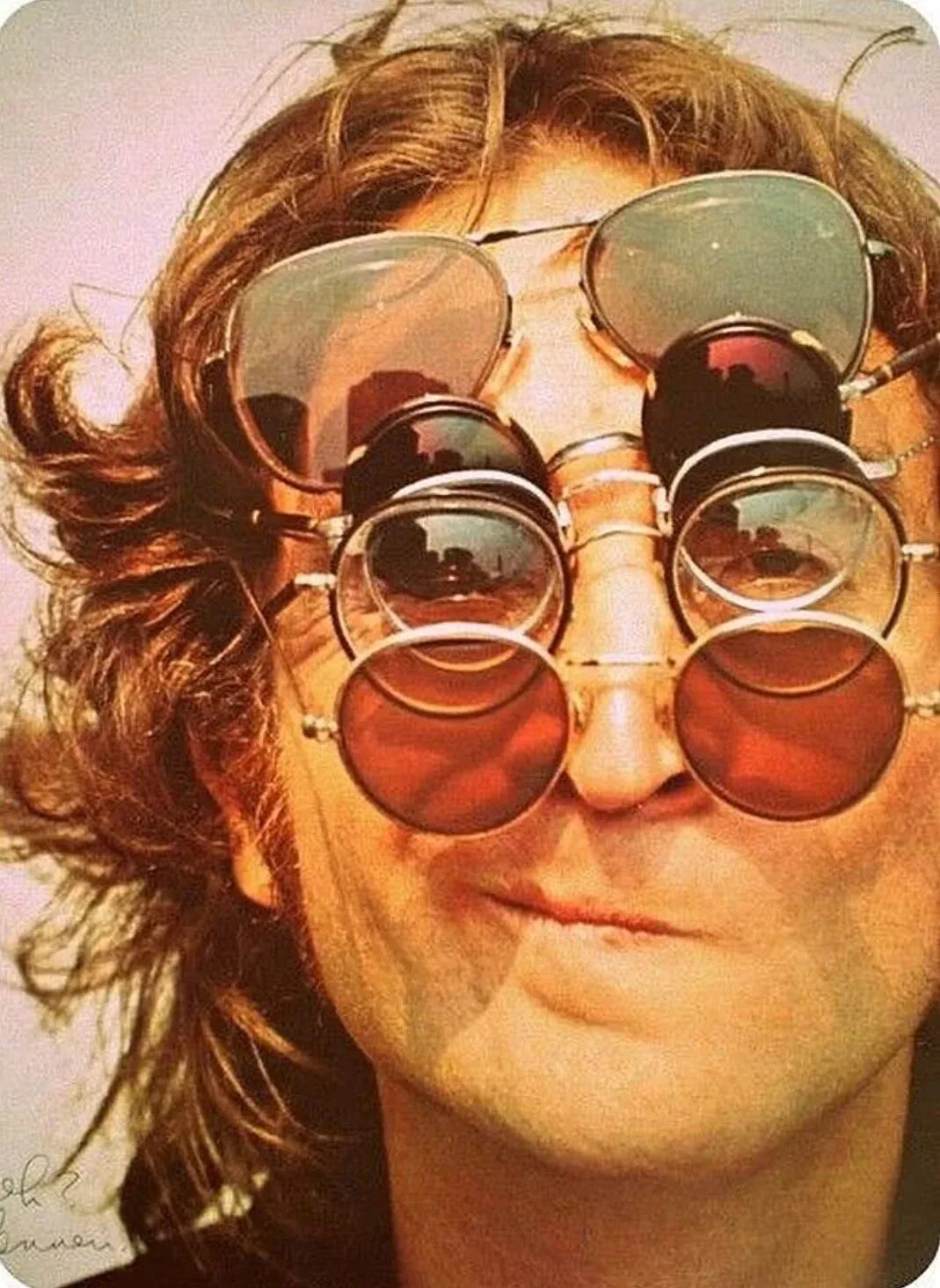 Песня два в очках. Джон Леннон. Очки John Lennon. Очки солнцезащитные John Lennon. Джон Леннон 1970.