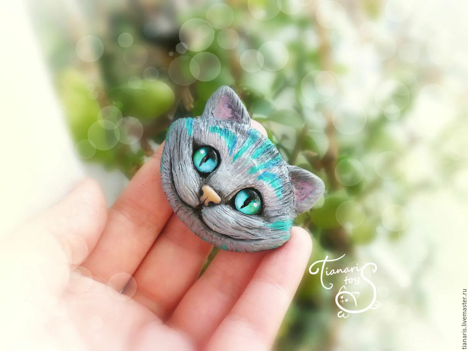 Кот из полимерной глины. Кот из алисы в стране чудес из полимерной глины. Магнитики из глины. Кошечка полимерная глина. Полимерная глина котик.