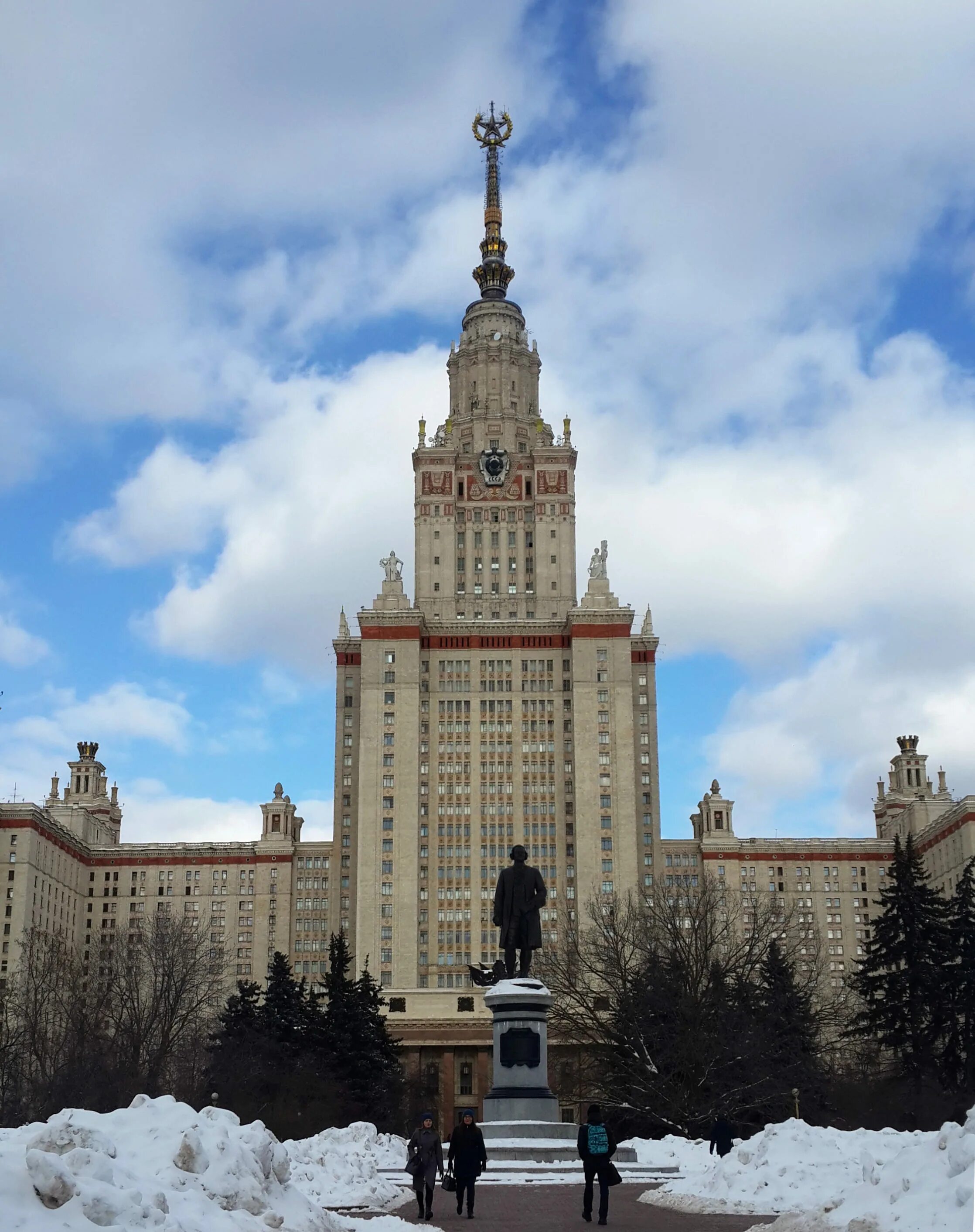 Экскурсия в мгу. Главное здание МГУ. Здания похожие на МГУ В Москве. Главное здание МГТУ. Главный корпус МГУ.