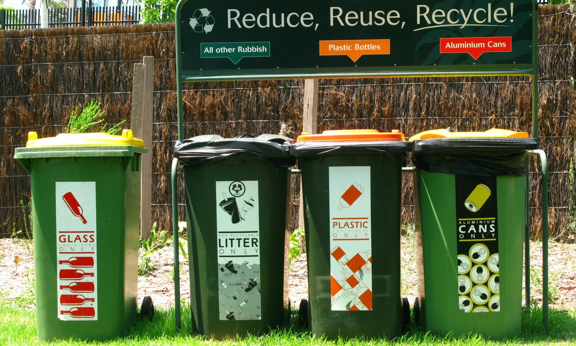 We should recycle. Reduce reuse recycle проект. Recycling reuse reduce. Reuse of waste. Reduce экология.