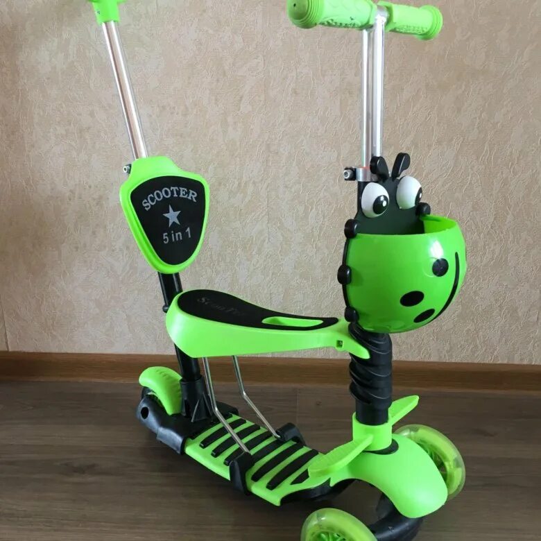 Самокат с родительской. Беговел Scooter с подножкой. Самокат Kreiss трехколесный с Божьей коровкой. Самокат Крейс с ручкой Божья коровка. Подножка для самоката 5 в 1.