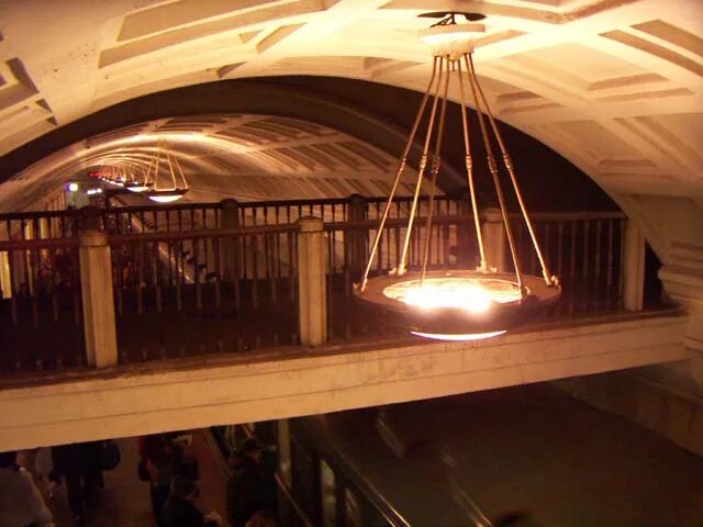 станция площадь революции. театральная площадь революции эскалатор. эскалаторный зал станции метро павелецкая. театральная площадь революции эскалатор. театральная площадь революции эскалатор.