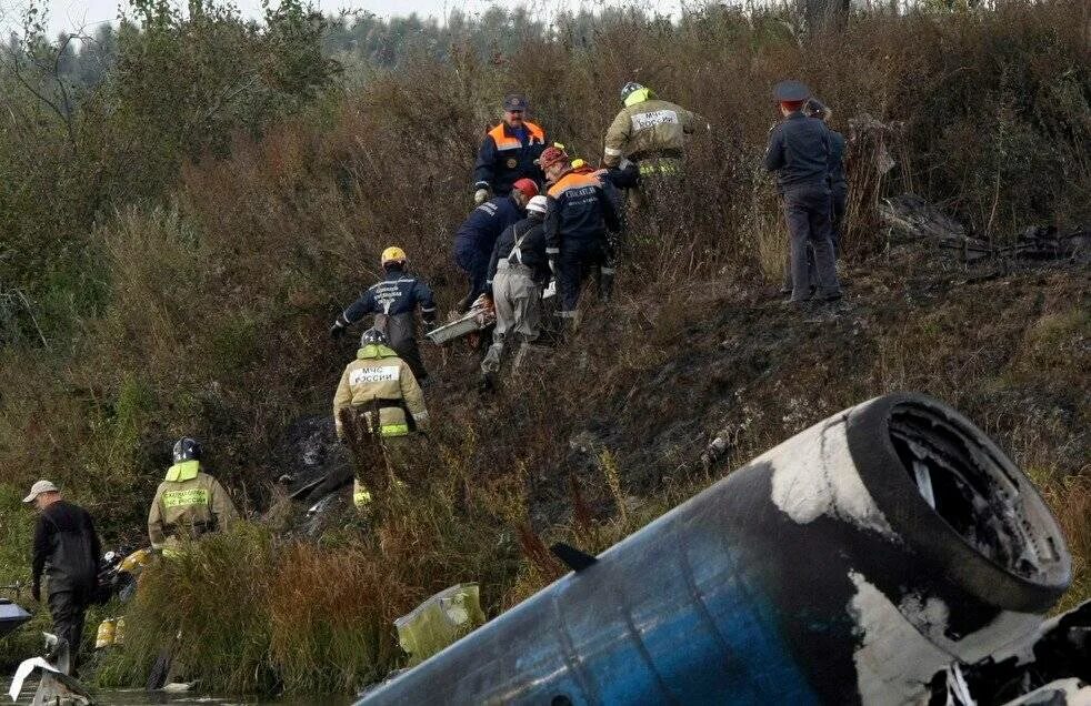 Авиакатастрофа як 42. Локомотив ярославль як 42. крушение як 42 под ярославлем. авиакатастрофа локомотив ярославль. катастрофа як-42 под ярославлем тела погибших.