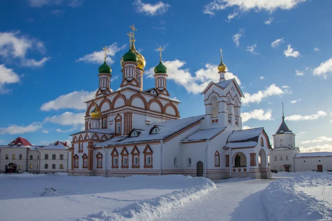 Троице сергиева варницкого монастыря. Троице-Сергиев Варницкий монастырь. Монастырь Сергия Радонежского Варницы. Свято Троицкий Варницкий монастырь Ростов. Троице-Сергиев Варницкий монастырь храм Сергия Радонежского.