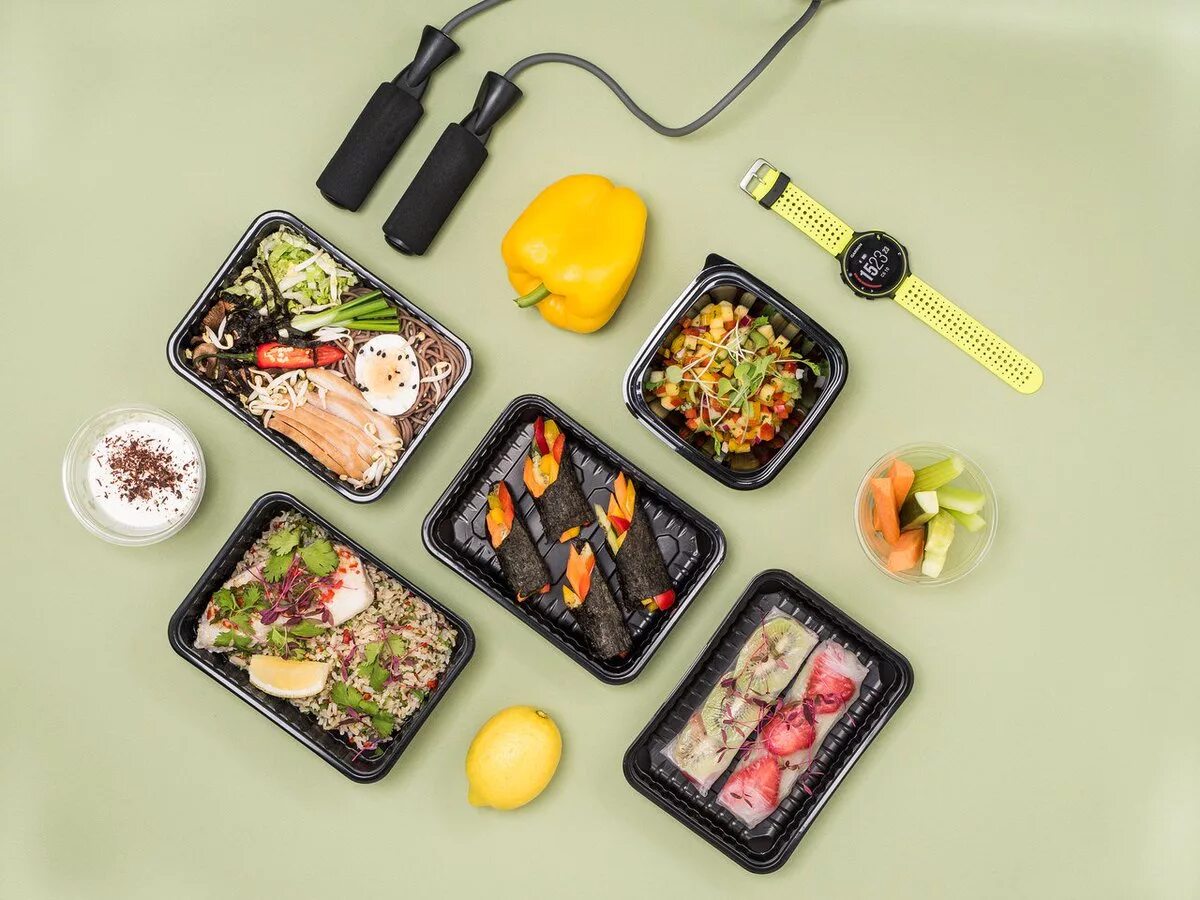 здоровое питание в контейнерах. здоровая еда в контейнерах. фитнес еда. рацион пищи. готовая еда в контейнерах.