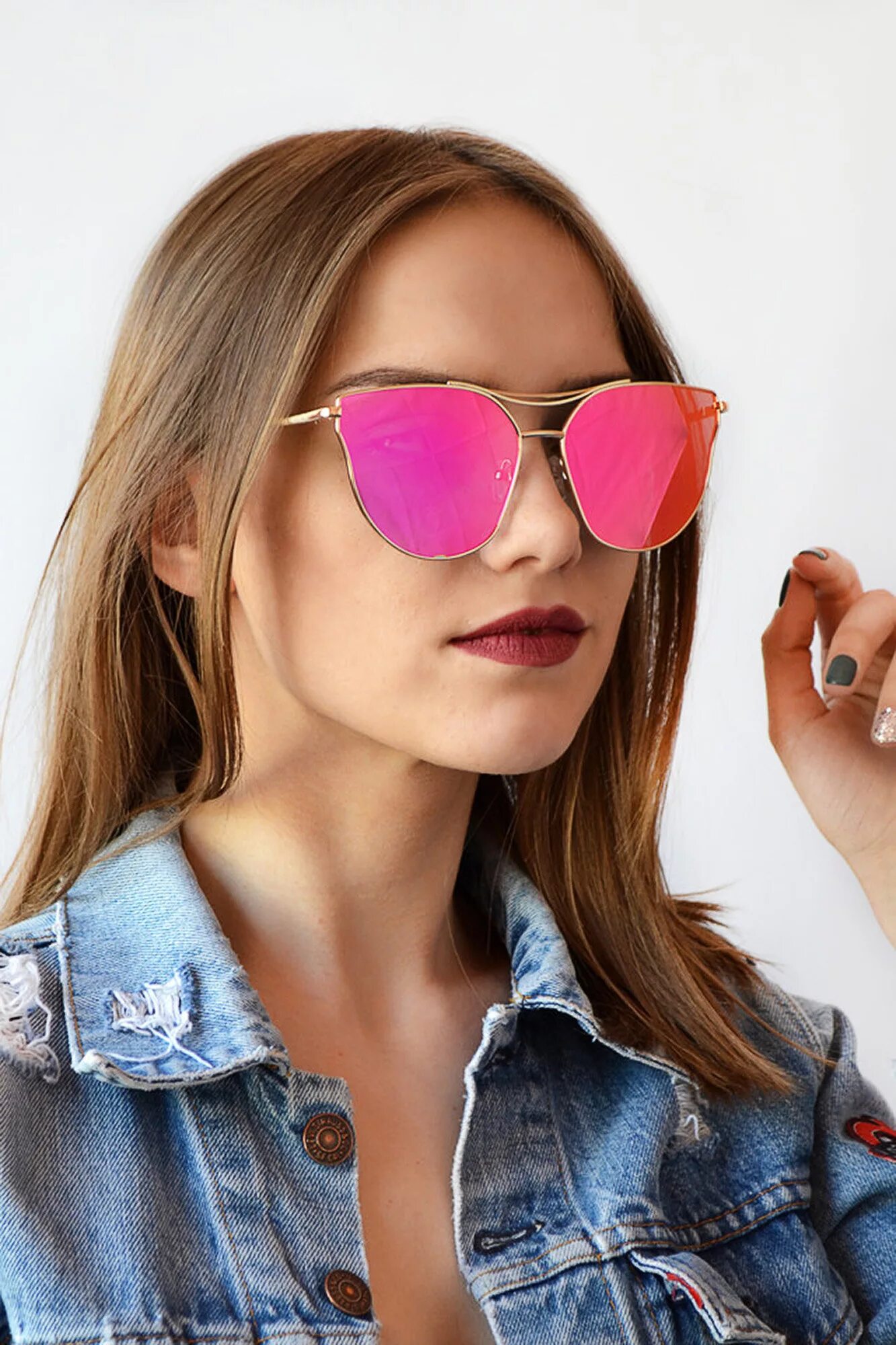 Розовые солнцезащитные очки купить. Розовые солнцезащитные очки. Очки солнцезащитные женские розовые. Розовые солнечные очки женские. Солнцезащитные очки с розовыми стеклами.