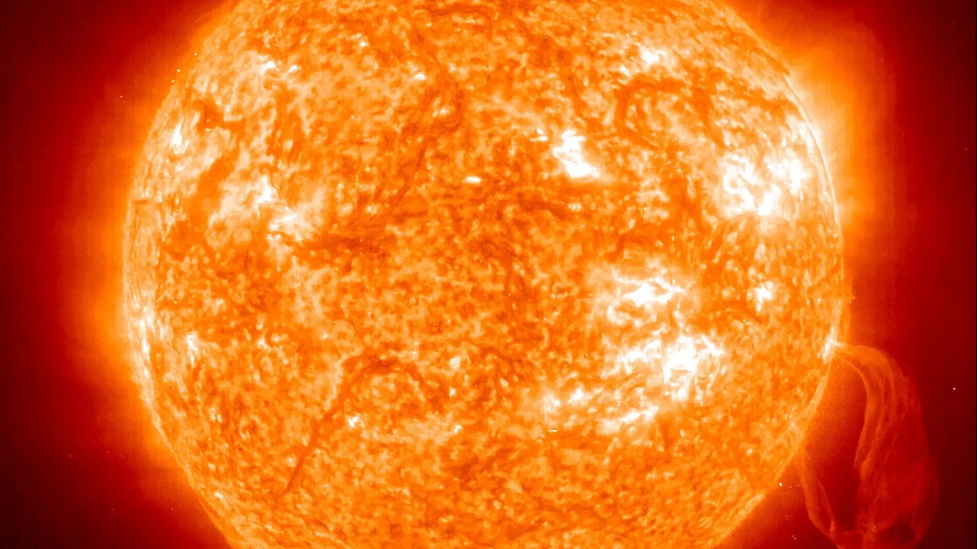 Как называется самая близкая к земле звезда. Звезда Арктур красный гигант. Солнце звезда. Арктур и солнце. Арктур звезда по сравнению с солнцем.