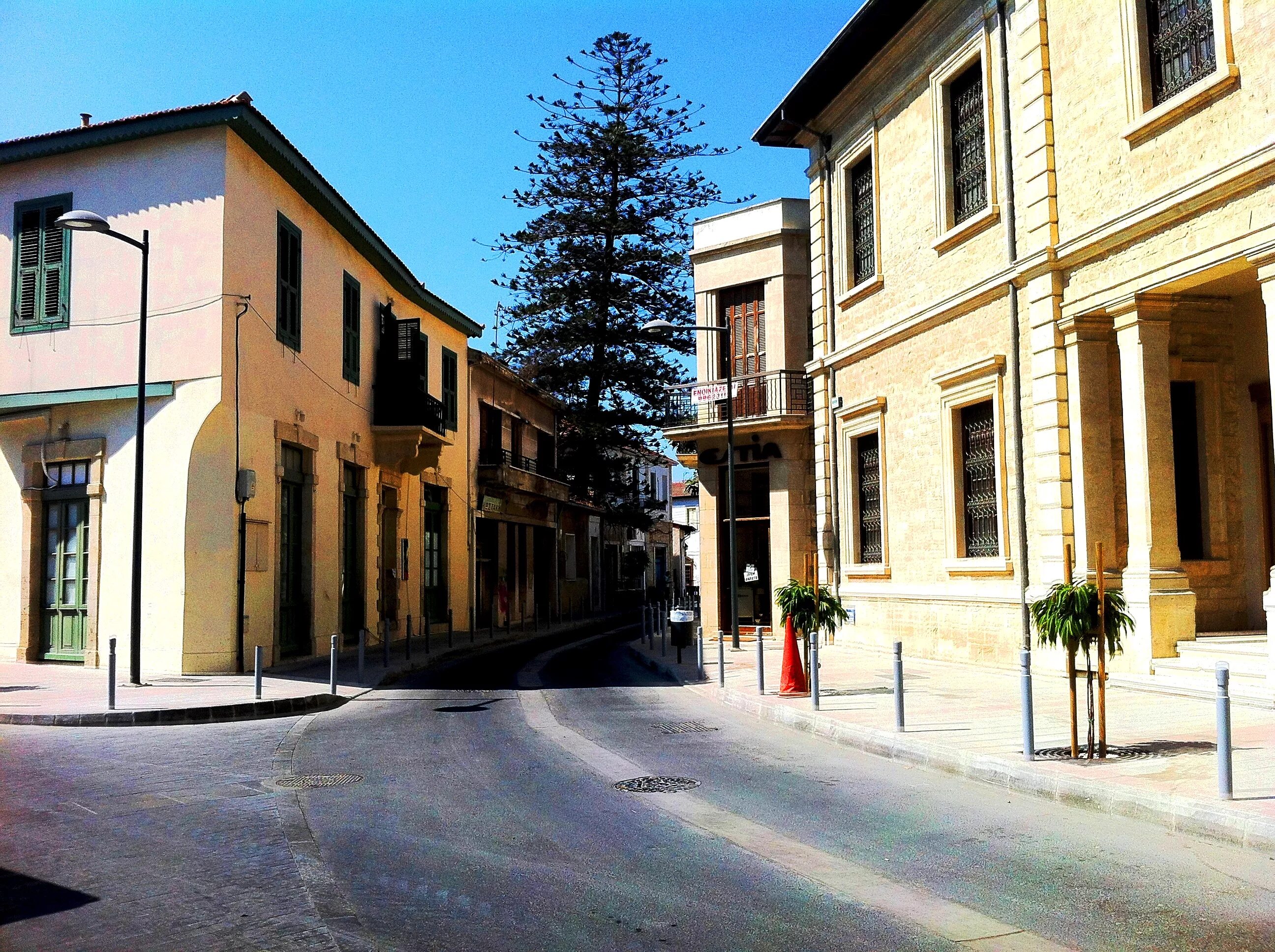 Old buildings in Limassol. Own s перевод