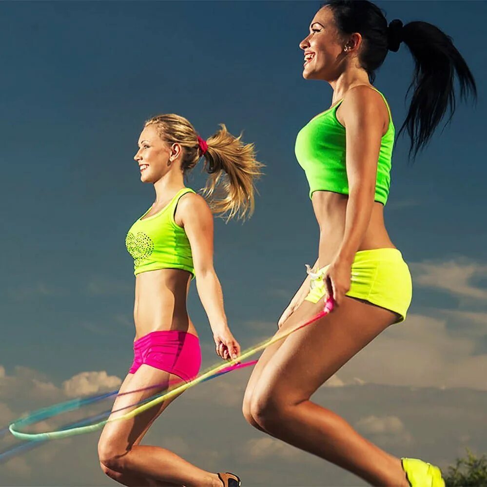 Прыжки на скакалке до и после фото. Роуп скиппинг дети. Девушка прыгает на скакалке. Интересные скакалки. Человек со скакалкой.