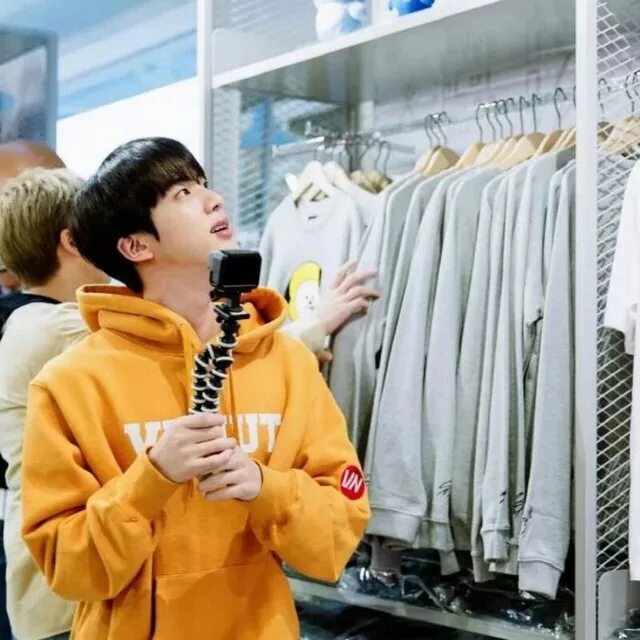 бтс шоп в кореи. корейские бутики одежды. магазин юность спб. магазин bt21 в корее. шоу рум женской одежды.