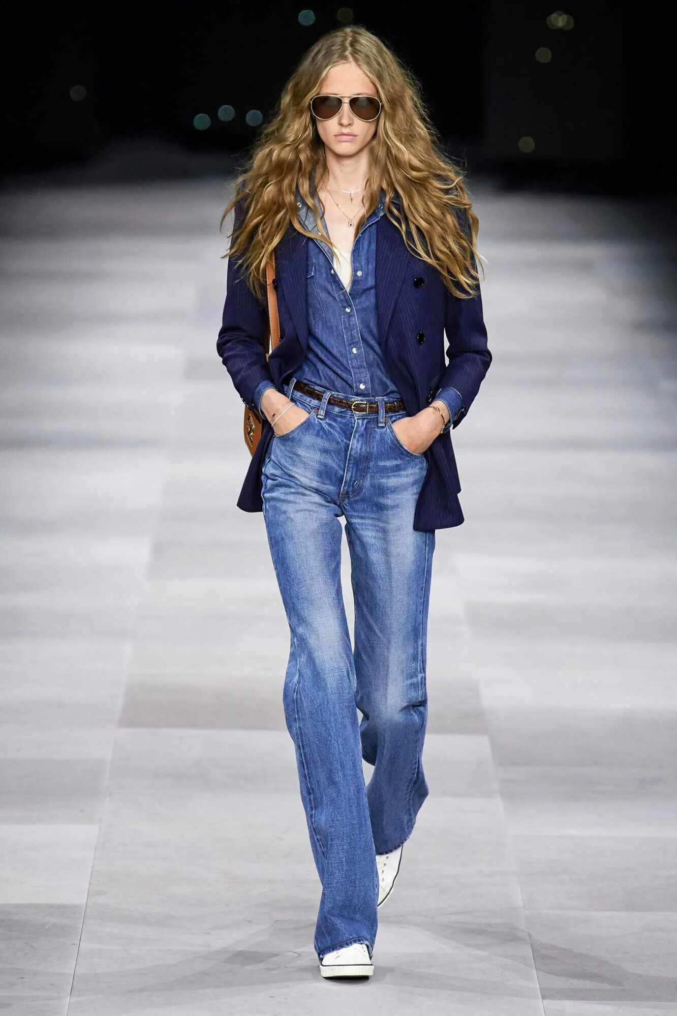 Какие модные джинсы фото. Селин летняя коллекция 2020. Джинсы Celine 2022. Celine одежда 2020.