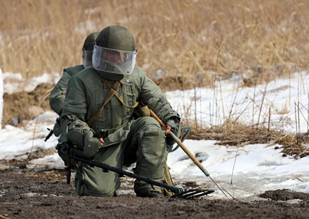 Миноискатель вим 203. Солдат сапер. Спецназ сапер. Сапер вяземского. Саперы вдв.