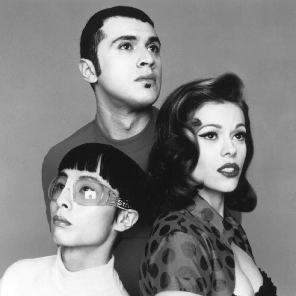 Deee lite. Группа deee-lite. deee-lite солистка. dee-lite &quot;world clique&quot;. deee lite groove is in the heart.