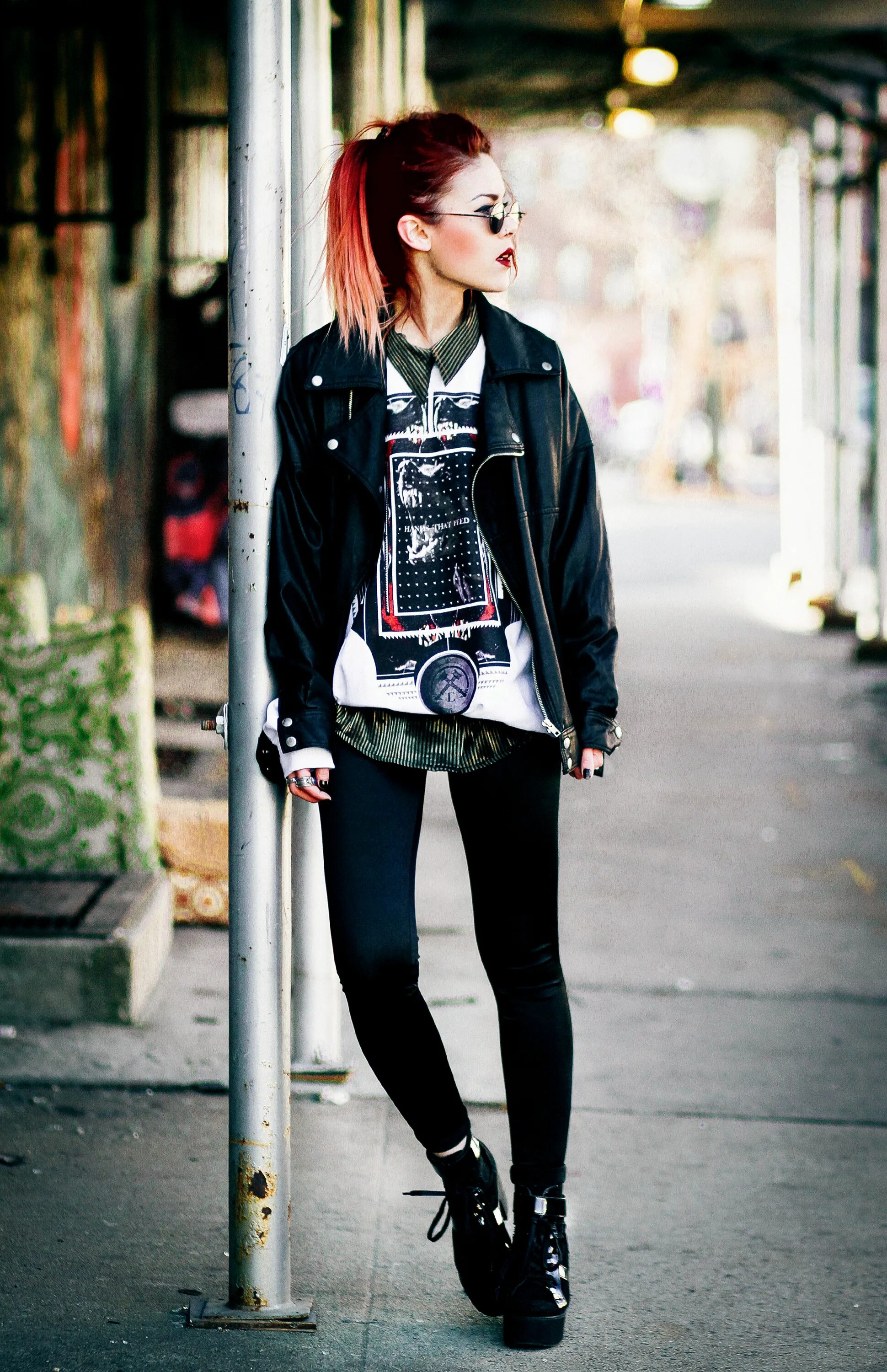 Стиль одежды пинк грандж. Стиль панка для девушки. Стиль глэм гранж. Панк гранж аутфиты. Goth outfit грандж 2019 корейский.