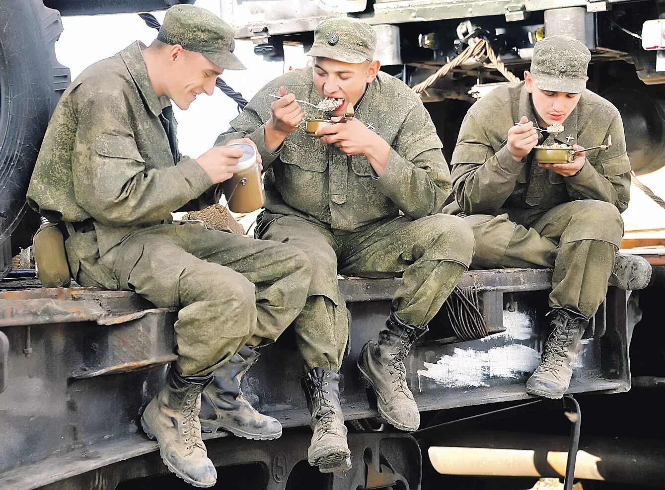 Советская армия. Война живопись. Центр 2011 капустин яр. Привал в армии. Спецназ на привале.