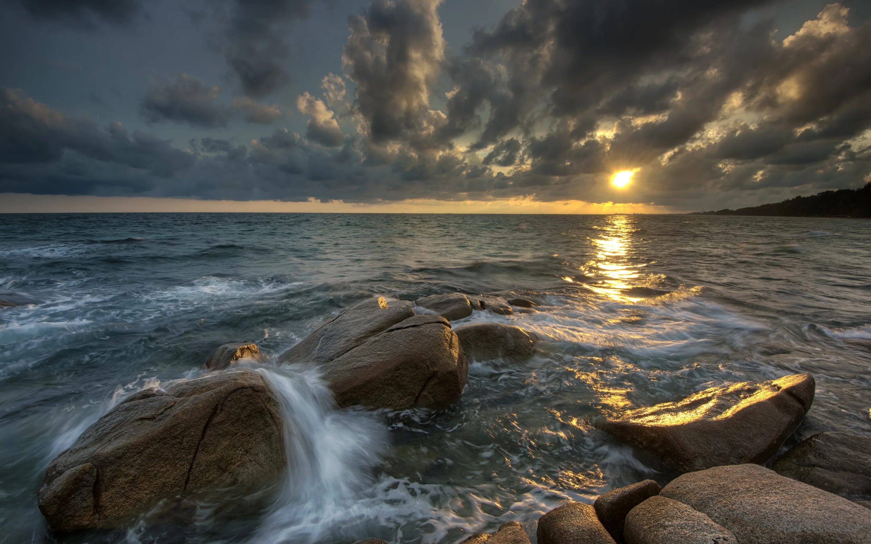 Фон море. Море закат волны. Вечер на море. Океан прибой. Вечер море волны.