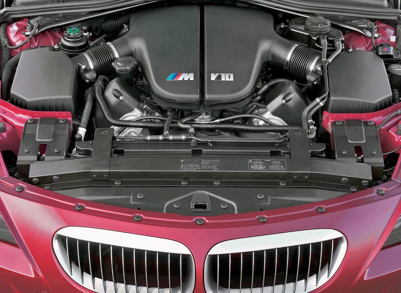 Мотор автомобили с пробегом. BMW m6 v10. Двигатель БМВ м6. BMW m6 engine. BMW e63 под капотом.